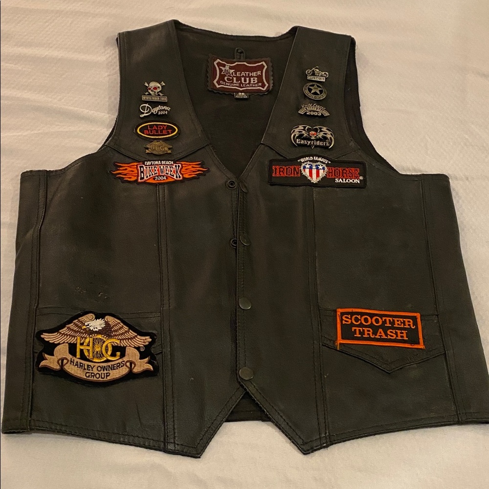 Leather club motorcycle biker vintage vest patches pins Harley bike week ex 36 L